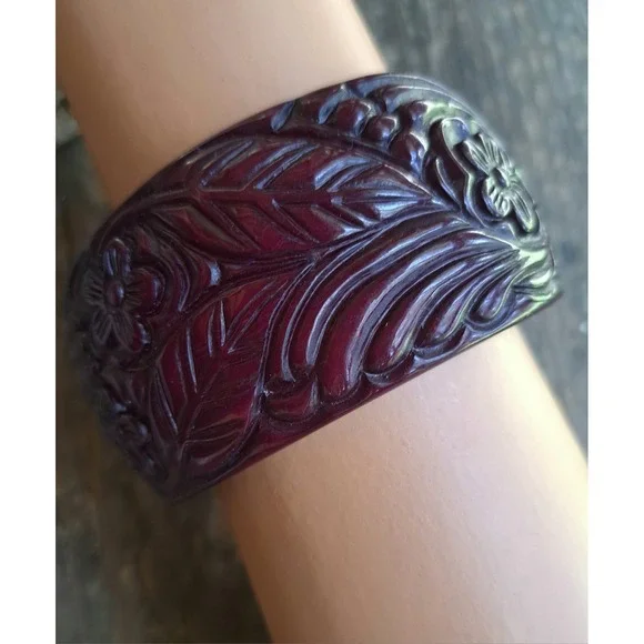 Bakelite Carved Dark Cherry Leaf Open Wide Cuff Bracelet - Picture 4 of 12